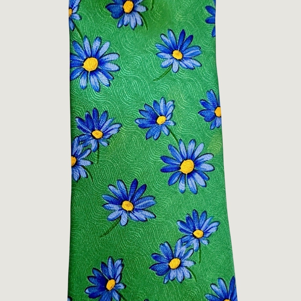 Men's 100% Silk Peter Fredrick Spring / Summer Green Tie with Blue Daisy Print - Picture 3 of 5